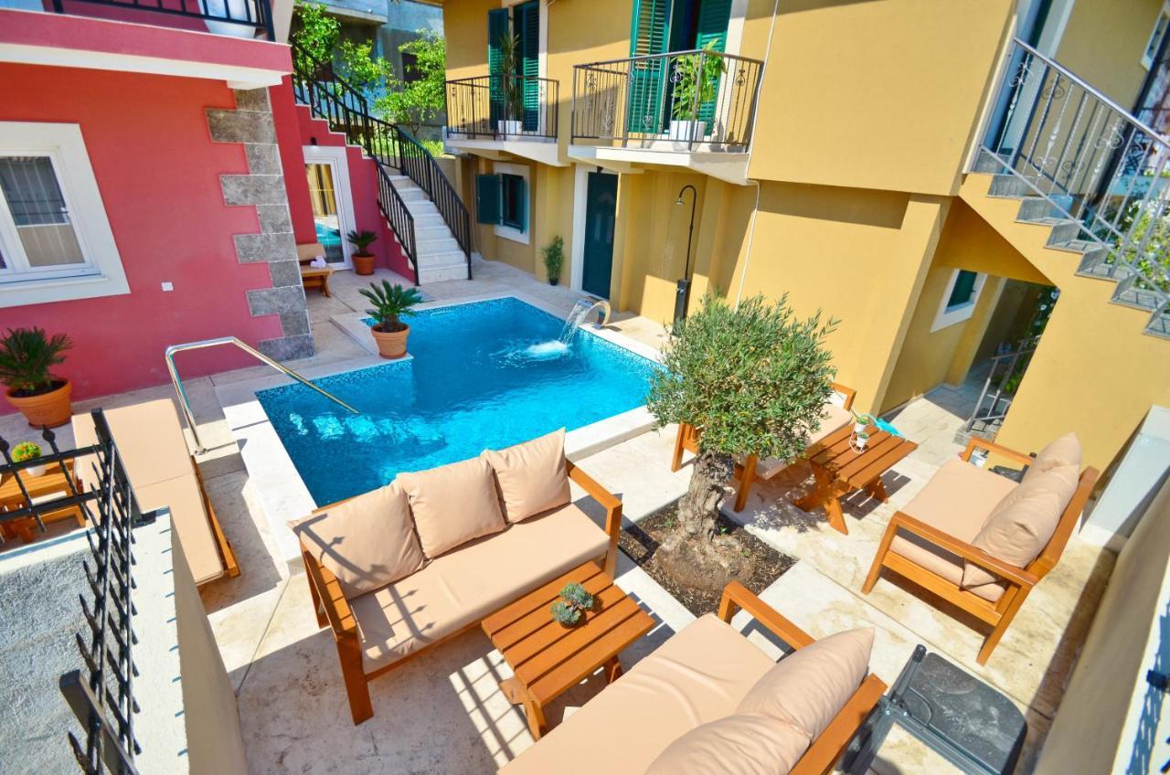 Apartments Lux S Тиват Екстер'єр фото