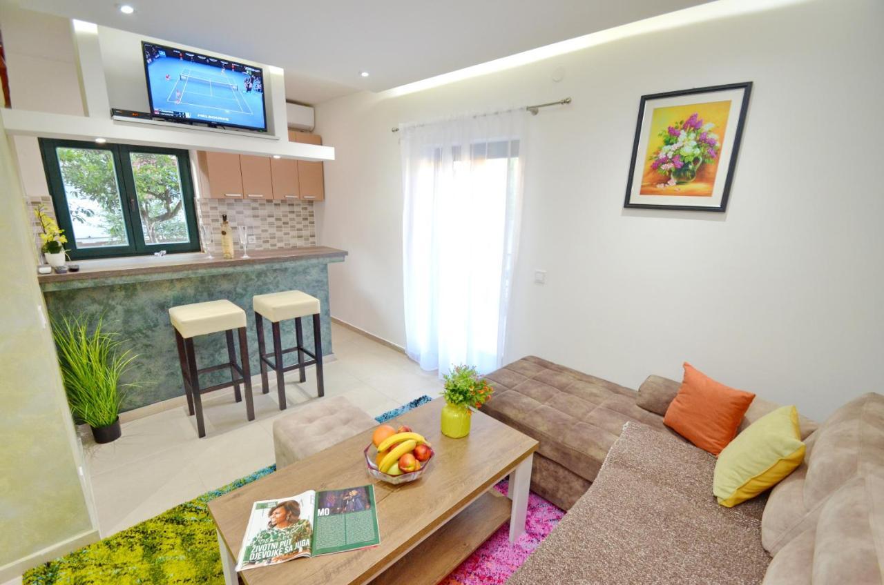 Apartments Lux S Тиват Екстер'єр фото