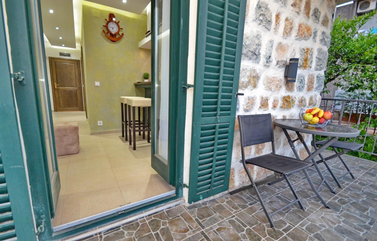 Apartments Lux S Тиват Екстер'єр фото