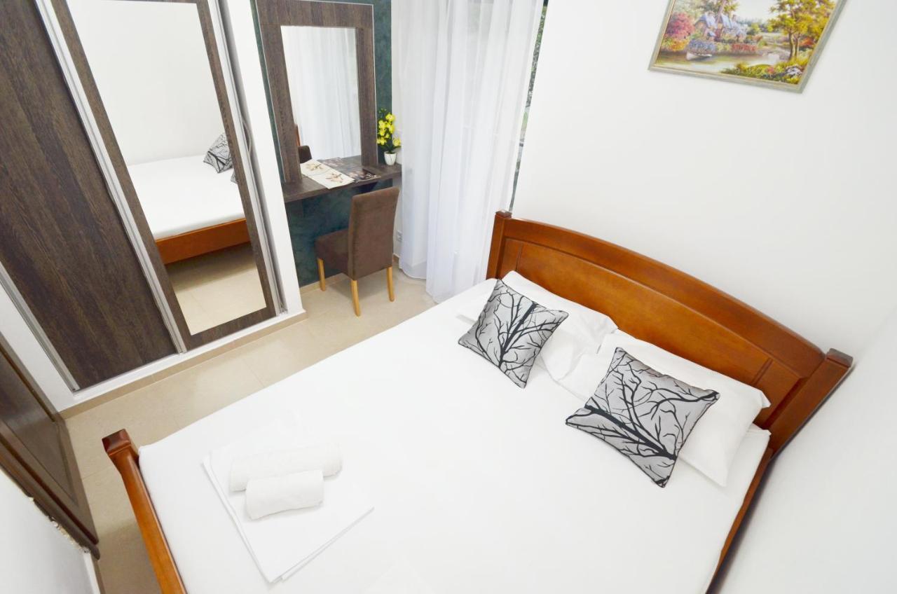 Apartments Lux S Тиват Екстер'єр фото