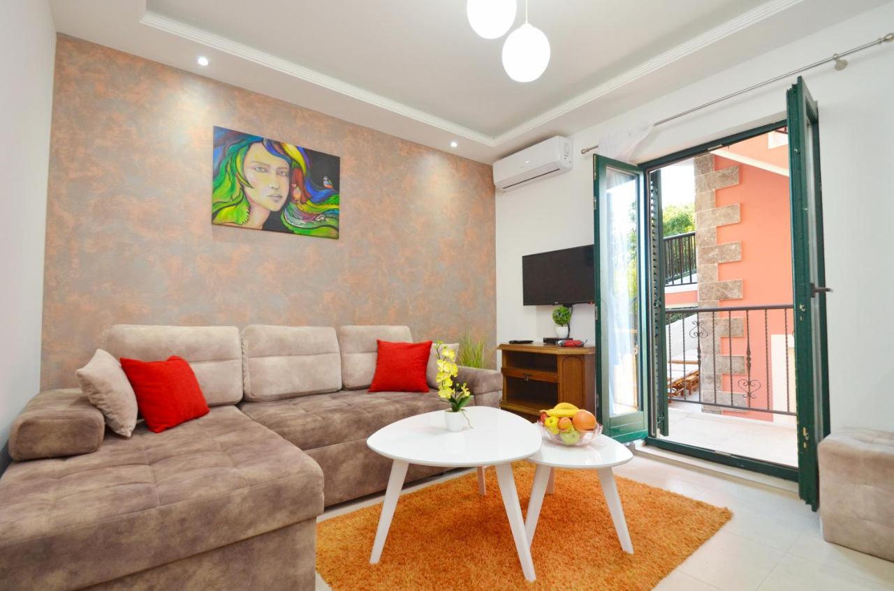 Apartments Lux S Тиват Екстер'єр фото