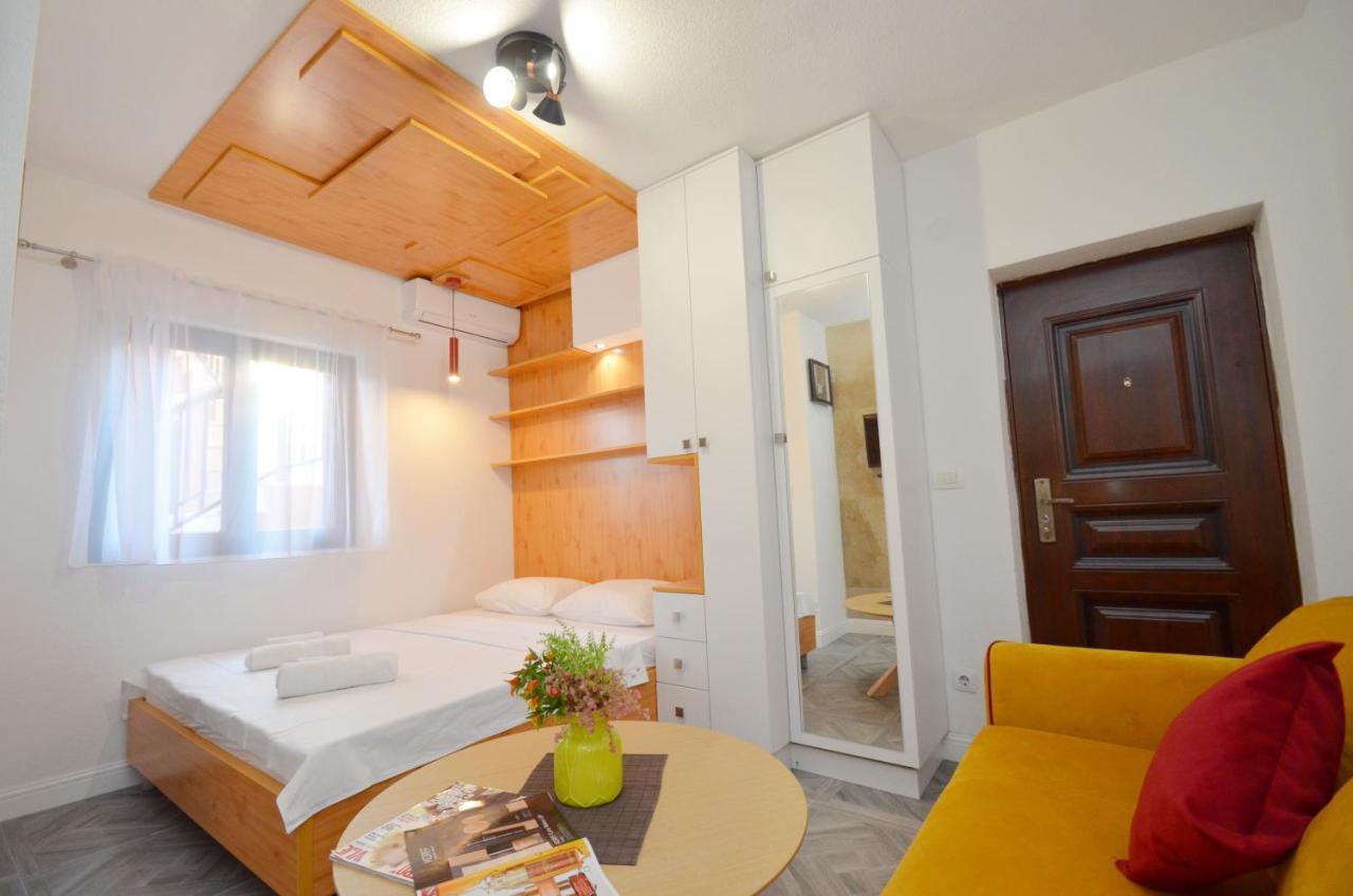 Apartments Lux S Тиват Екстер'єр фото