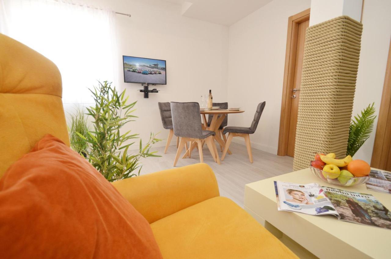 Apartments Lux S Тиват Екстер'єр фото