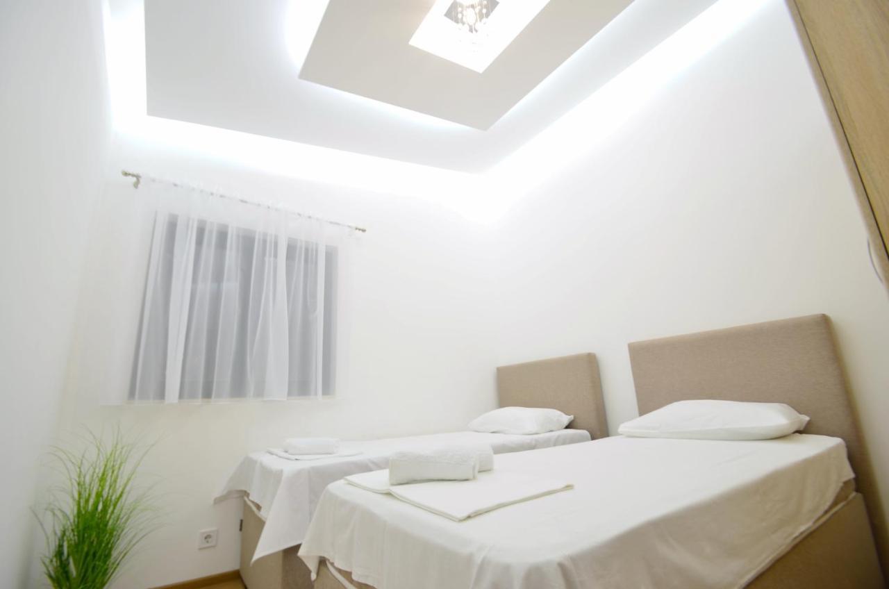Apartments Lux S Тиват Екстер'єр фото