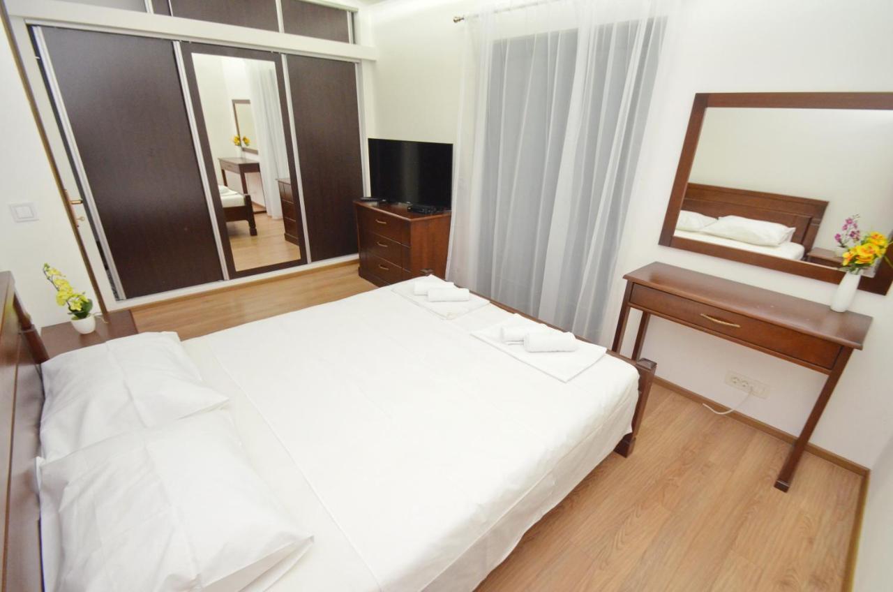 Apartments Lux S Тиват Екстер'єр фото