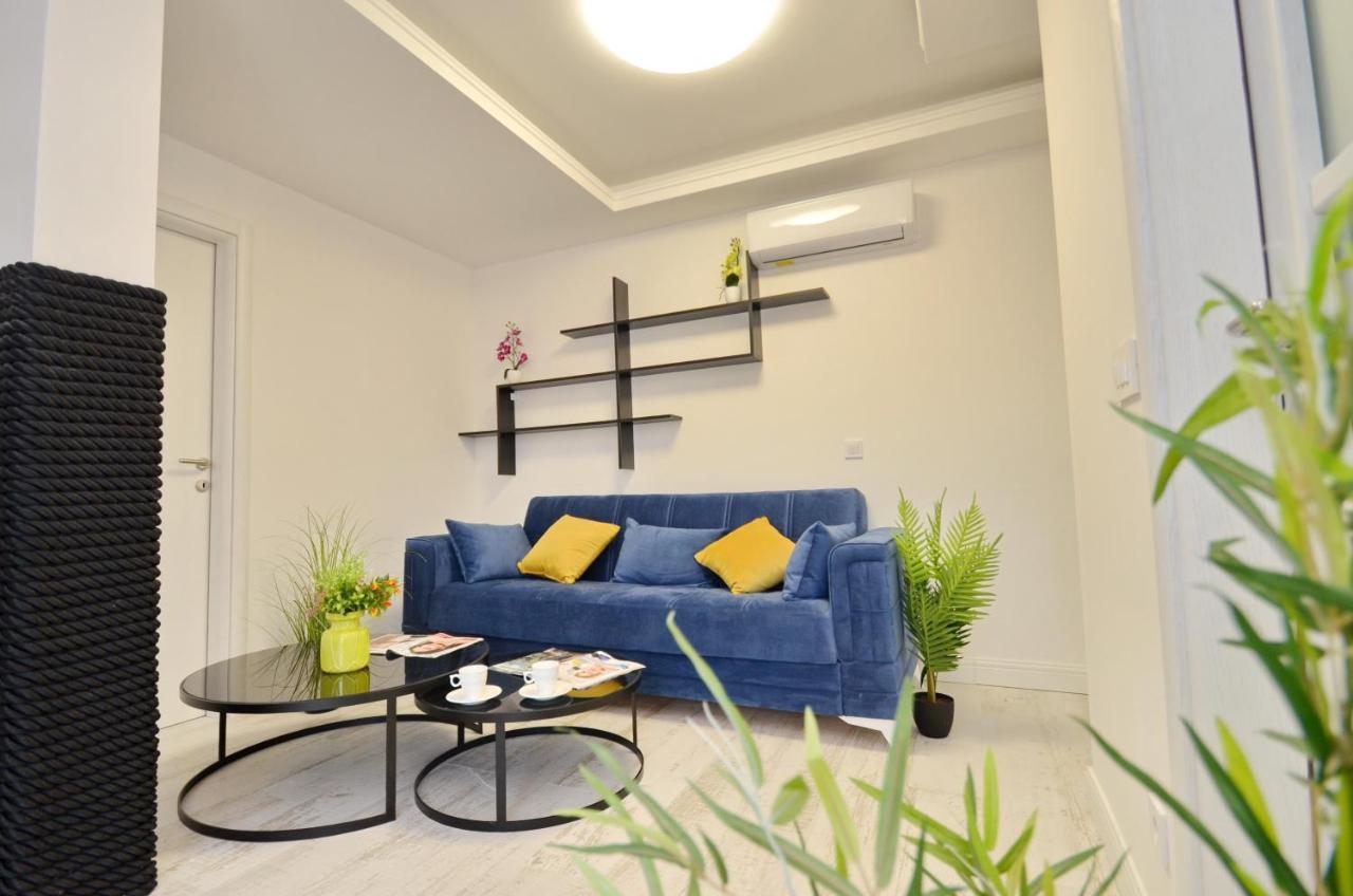 Apartments Lux S Тиват Екстер'єр фото
