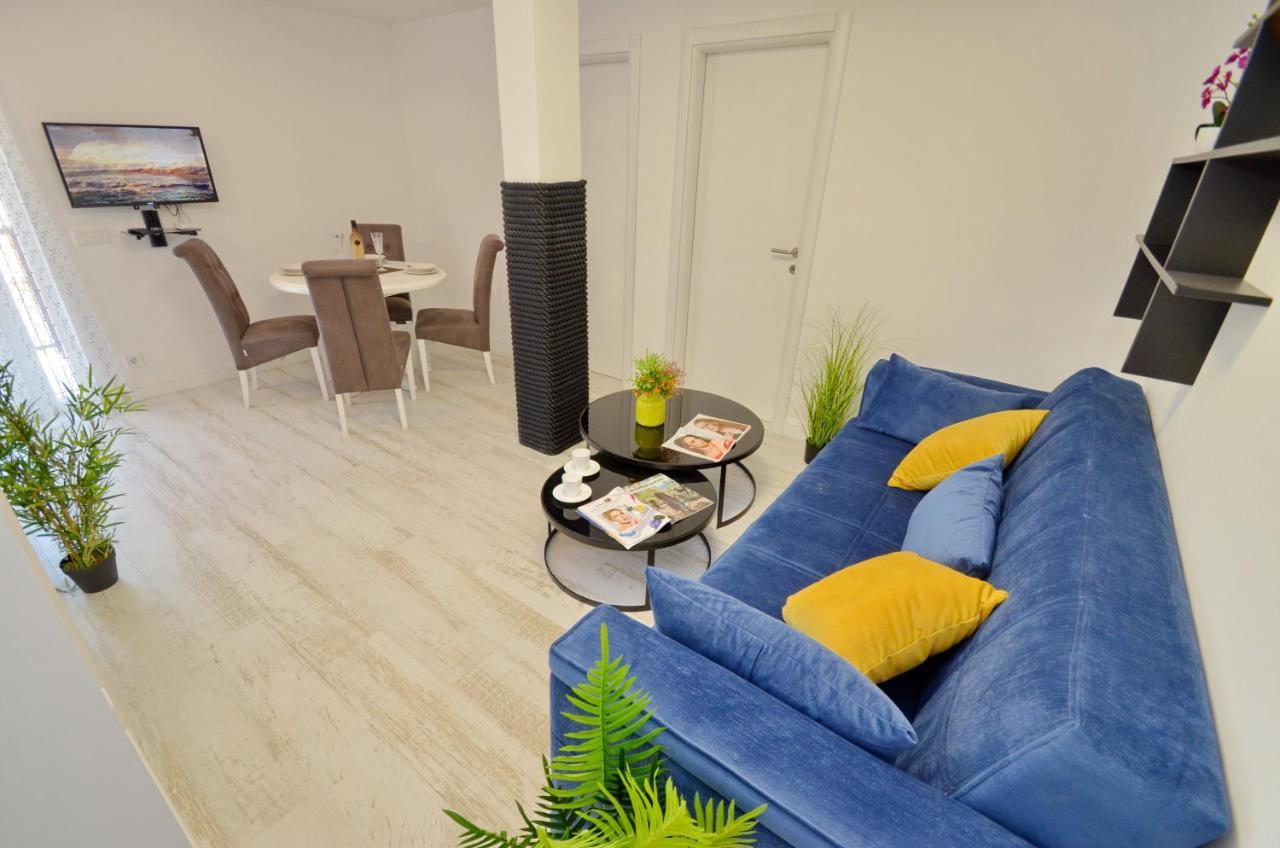 Apartments Lux S Тиват Екстер'єр фото