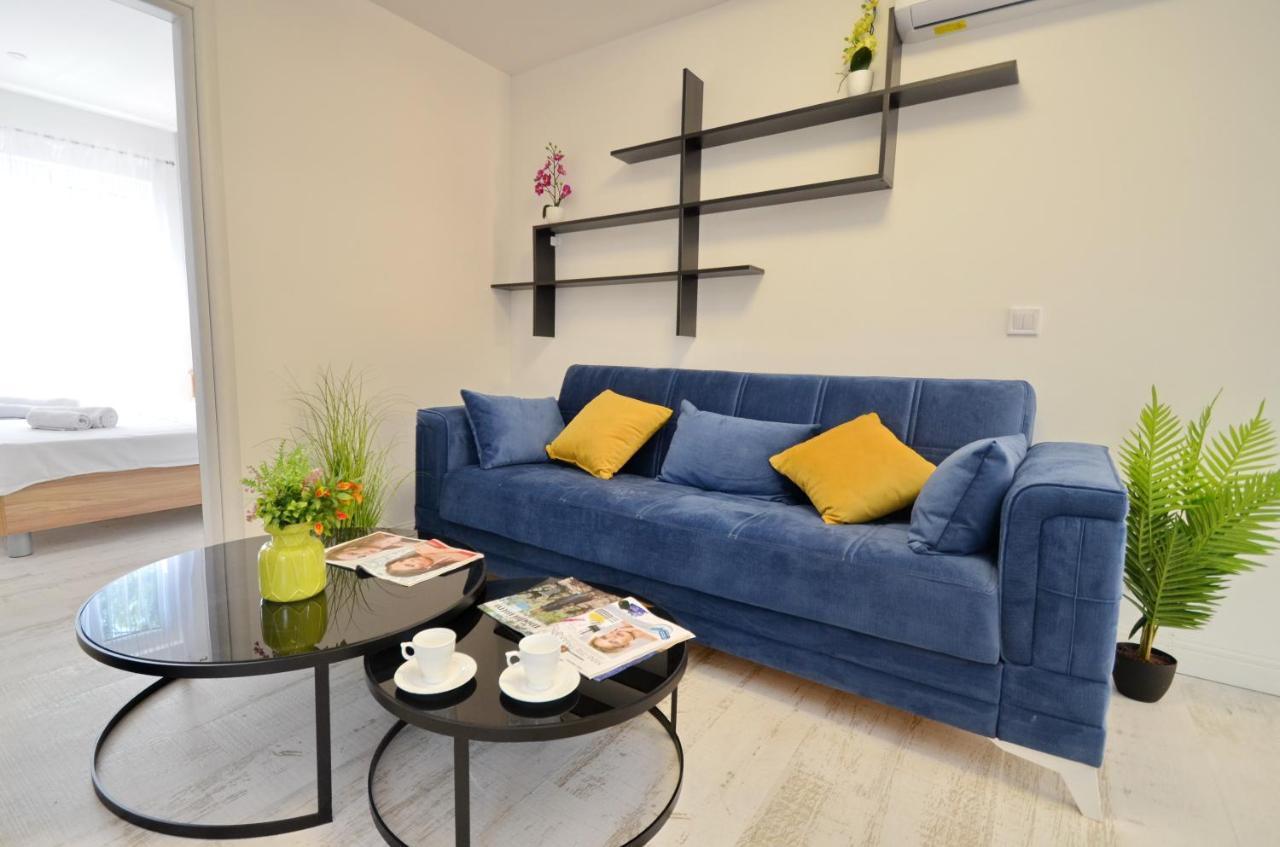 Apartments Lux S Тиват Екстер'єр фото