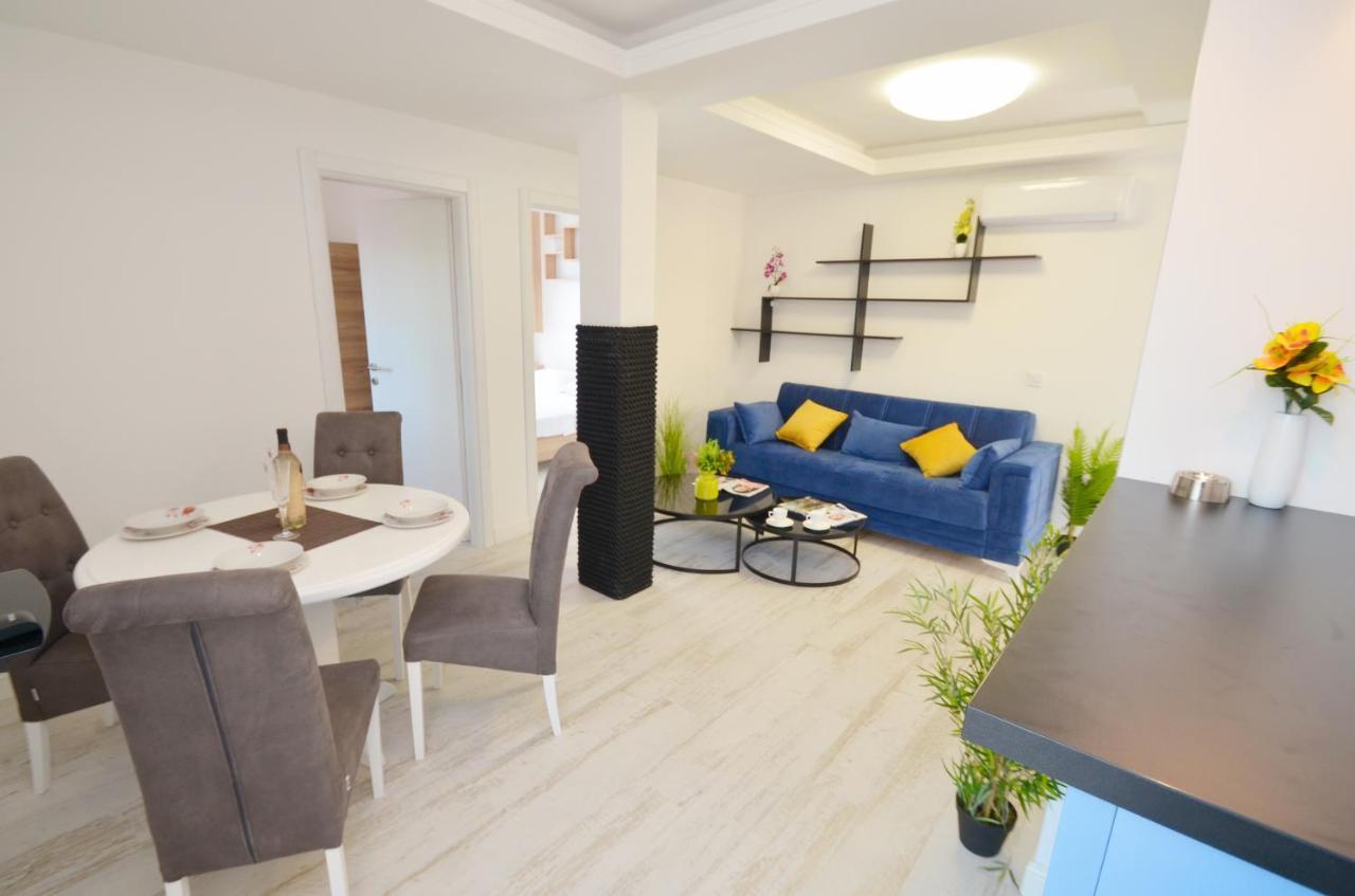 Apartments Lux S Тиват Екстер'єр фото