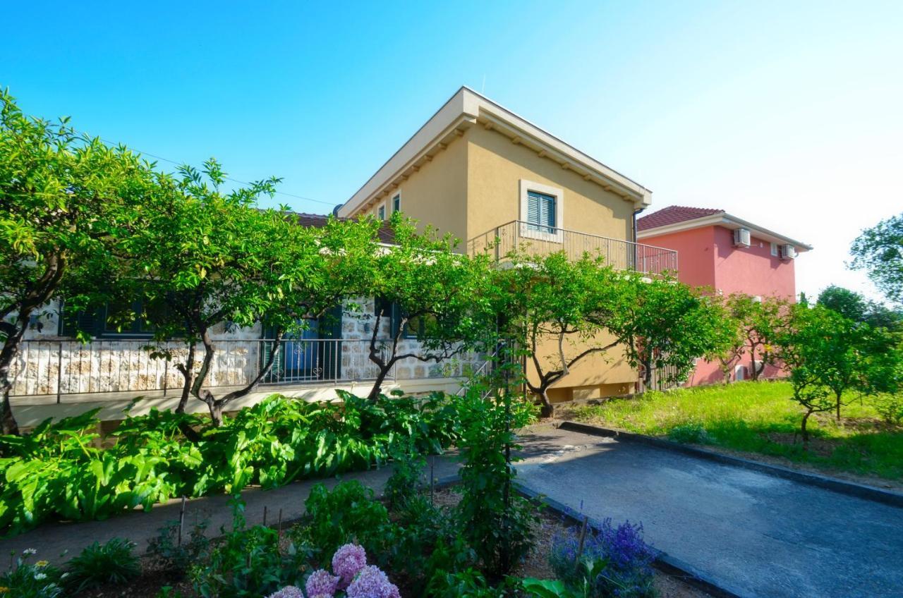 Apartments Lux S Тиват Екстер'єр фото