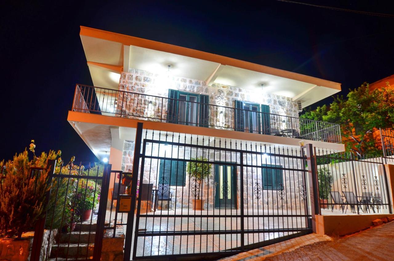 Apartments Lux S Тиват Екстер'єр фото